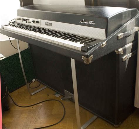 fender rhodes suitcase 73.